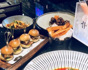 上海中低档酒吧招聘酒水促销员,是否需要轮班或者加班？