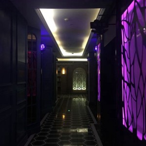 上海黄浦区瑞金二路街道附近酒吧招聘包厢管家,是当天上班当天发薪吗？