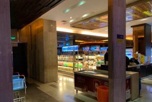 上海松江区附近夜场招聘包厢陪唱,交五险一金吗？