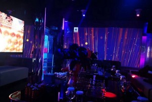 杭州西湖区转塘街道附近酒吧招聘女服务员,上班需要喝酒吗？