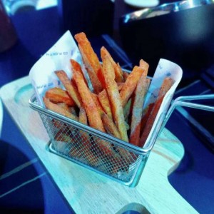 杭州余杭区瓶窑镇附近ktv招聘商务接待,工作好做吗？