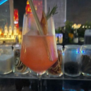 上海中低档夜场招聘包厢管家,(好上班的不挑人)