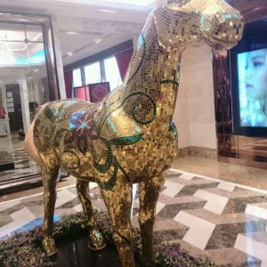 上海哪有夜总会招聘商务礼仪,小费能给多少_