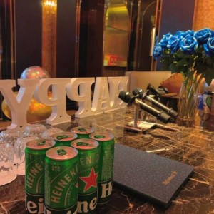 上海生意火爆的夜场招聘酒水促销员,一天能上几个班_