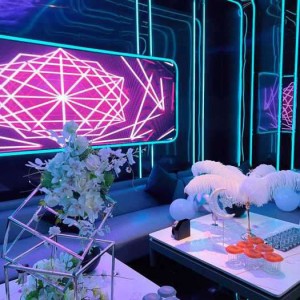 杭州桐庐县桐君街道附近酒吧招聘女招待,有没有年龄限制_