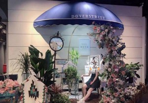 上海普陀区长风新村街道附近酒吧招聘商务接待,工资是怎么发放的