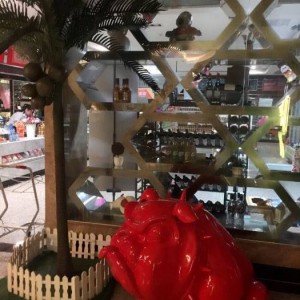 上海日薪高的夜场ktv招聘包厢服务员,夜场上班适合穿黑色衣服吗？