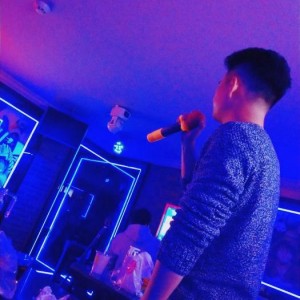 上海宝山区大场镇附近夜场招聘包厢管家,交五险一金吗？