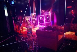 上海哪些酒吧招聘包厢服务员,怎么化妆能让客户点你的台