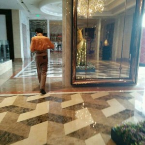 上海浦东新区合庆镇附近夜场招聘包厢服务员,交五险一金吗？