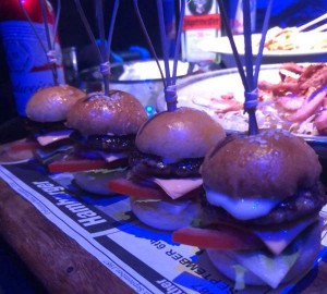 招聘教师个性文案（诚聘独特灵魂，加入我们教育团队）